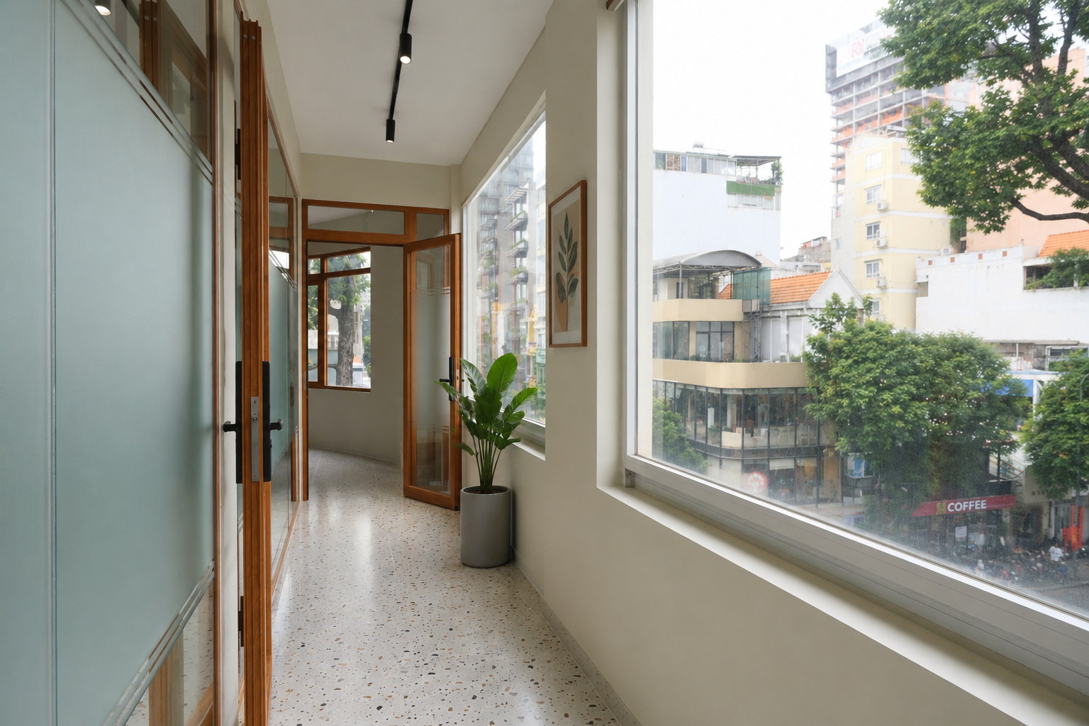 Không gian làm việc view đẹp và chuyên nghiệp cho doanh nghiệp tại Saigon Coworking Quận 1
